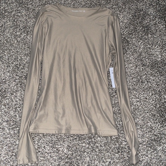 Abercrombie & Fitch Long Sleeve Top NWT - Picture 2 of 4
